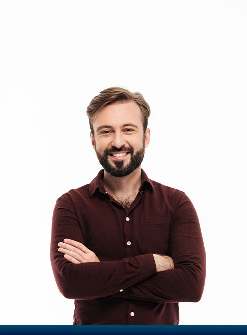 retrato-cuerpo-entero-hombre-sonriente-relajado